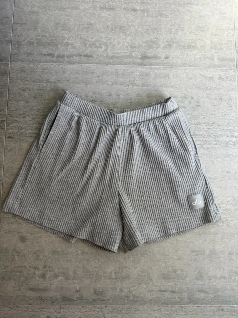 ALO Yoga Women's Gray Ribbed Lounge Shorts